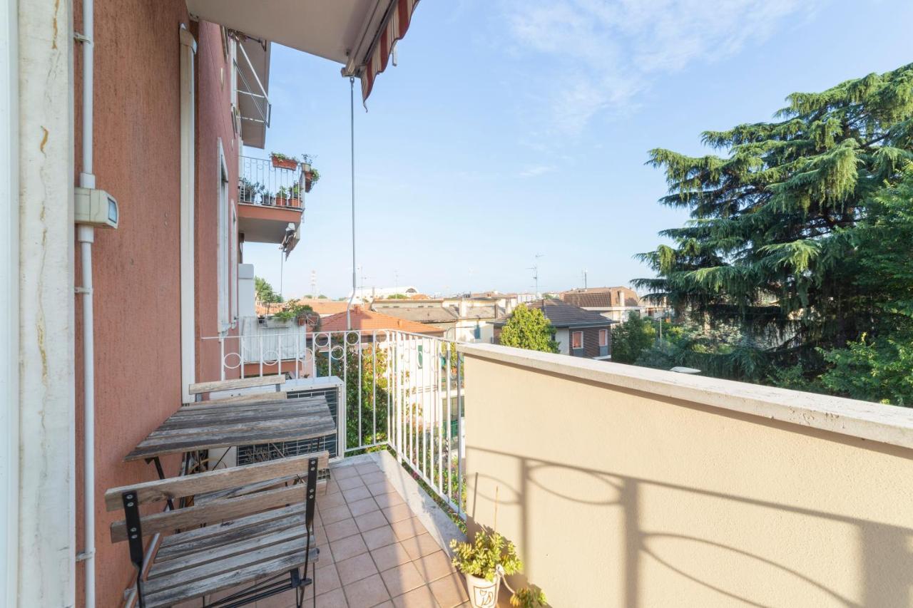 Precotto Comfortable Flat With Balcony Apartment Milan Bagian luar foto