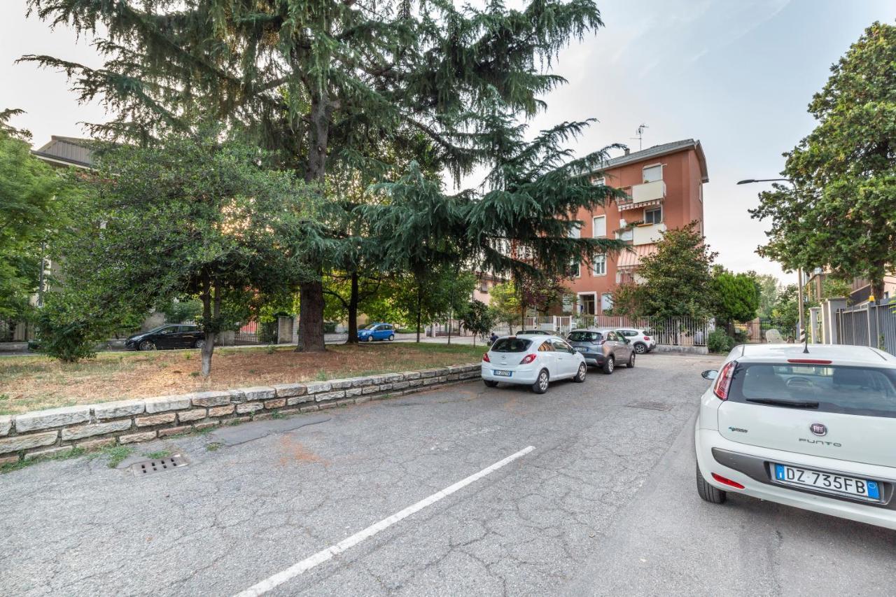 Precotto Comfortable Flat With Balcony Apartment Milan Bagian luar foto